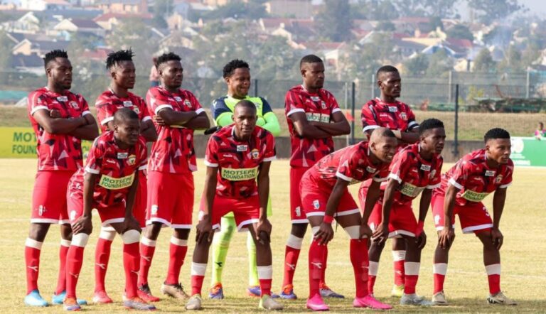 Mpheni Defenders players lining up for a team picture