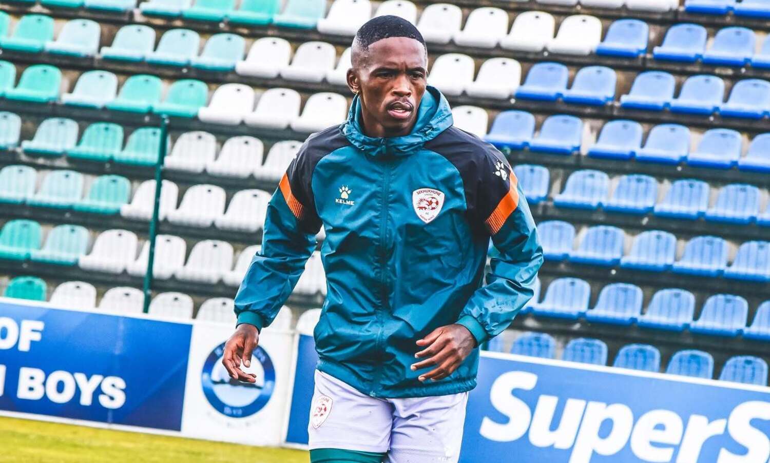 Thabang Monare warming up before a Sekhukhune United match