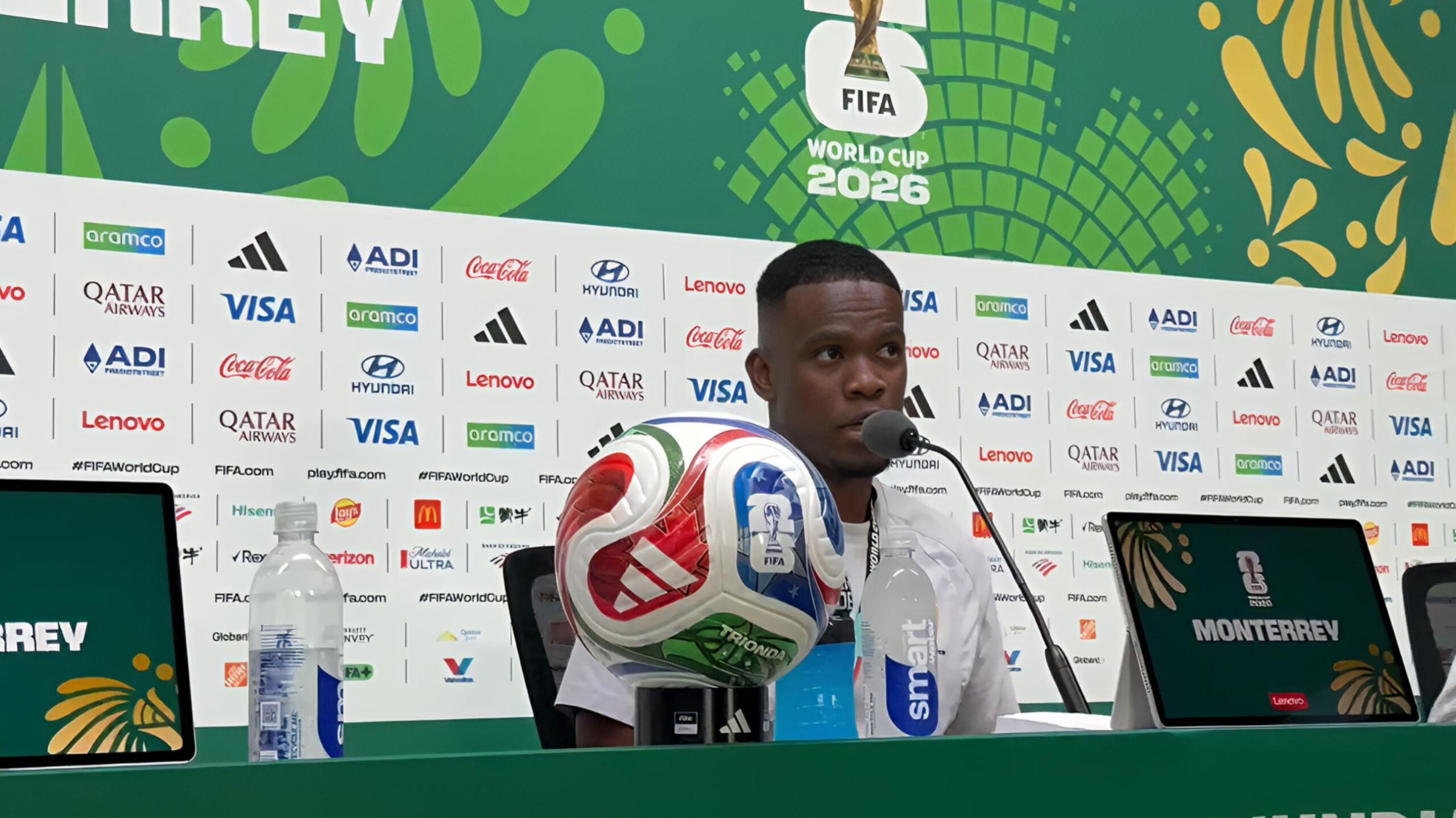 Sphephelo Yaya Sithole addressing the media
