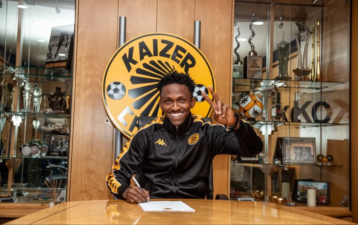 Adolf Mtasingwa Bitegeko being unveiled by Kaizer Chiefs
