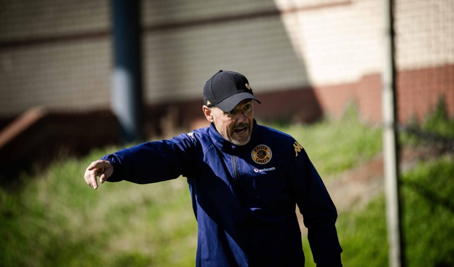 Fernando da Cruz giving instructions during a Kaizer Chiefs training session.