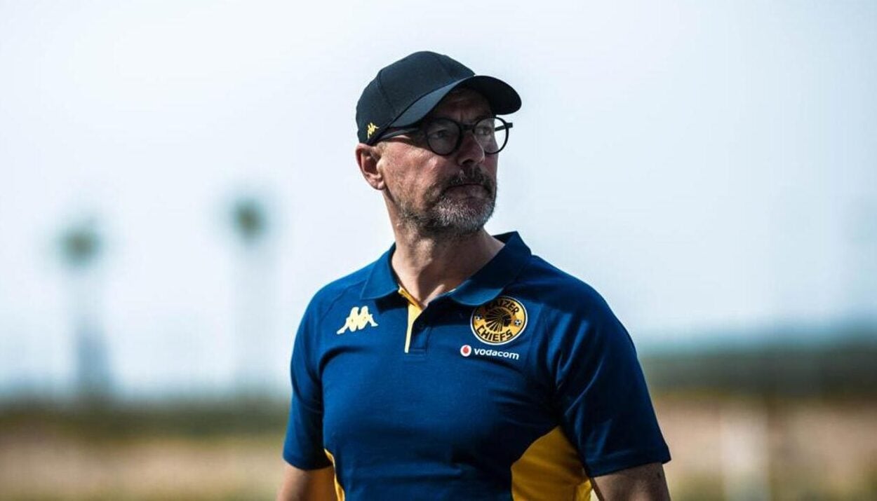 Fernando da Cruz conducting a Kaizer Chiefs training session