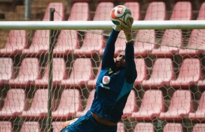 Melusi Buthelezi dives for the ball during an Orlando Pirates training session