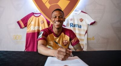 Ashley Du Preez signing a contract with Stellenbosch FC.