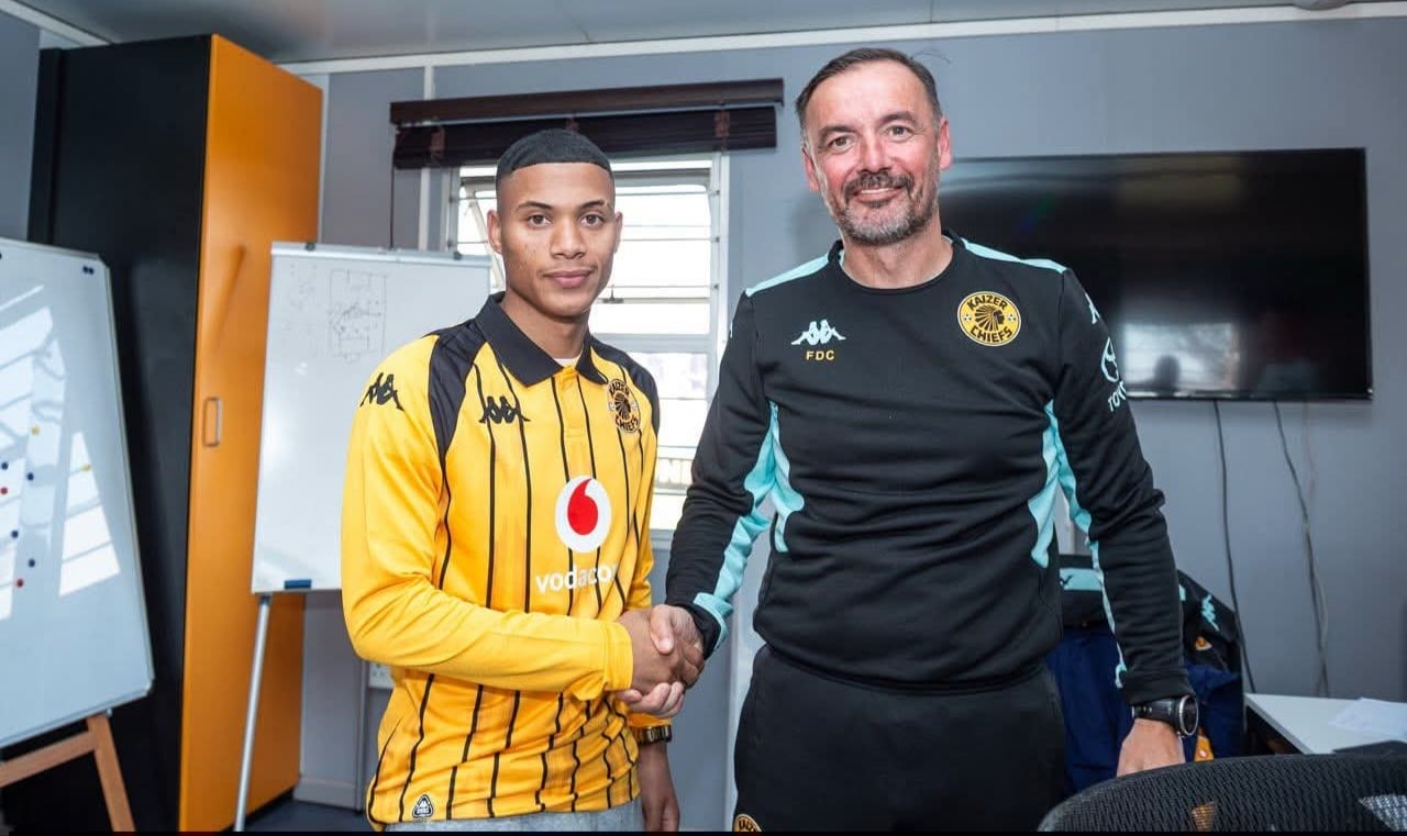 Faiz Abrahams and with Kaizer Chiefs head coach Fernando da Cruz