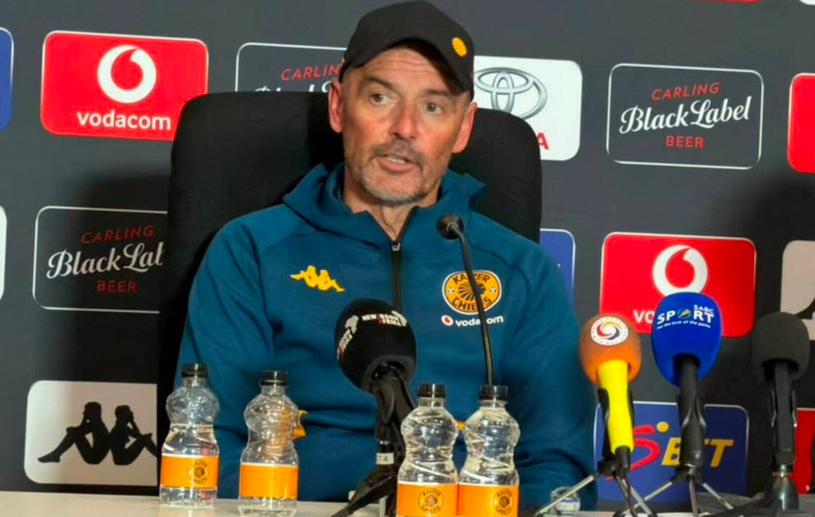 Kaizer Chiefs head coach Fernando Da Cruz speaking to the meda