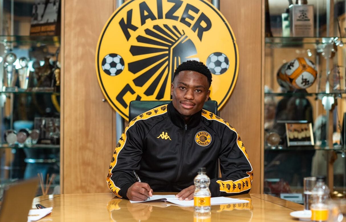 Langelihle Phili putting pen to paper at Kaizer Chiefs