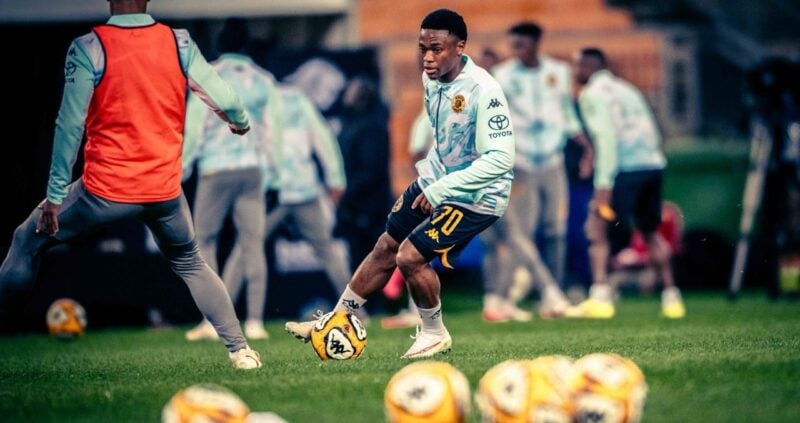 Langelihle Phili warming up at Kaizer Chiefs