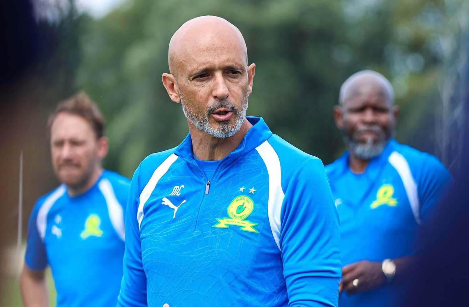 Miguel Cardoso addressing players at a Mamelodi Sundowns training session