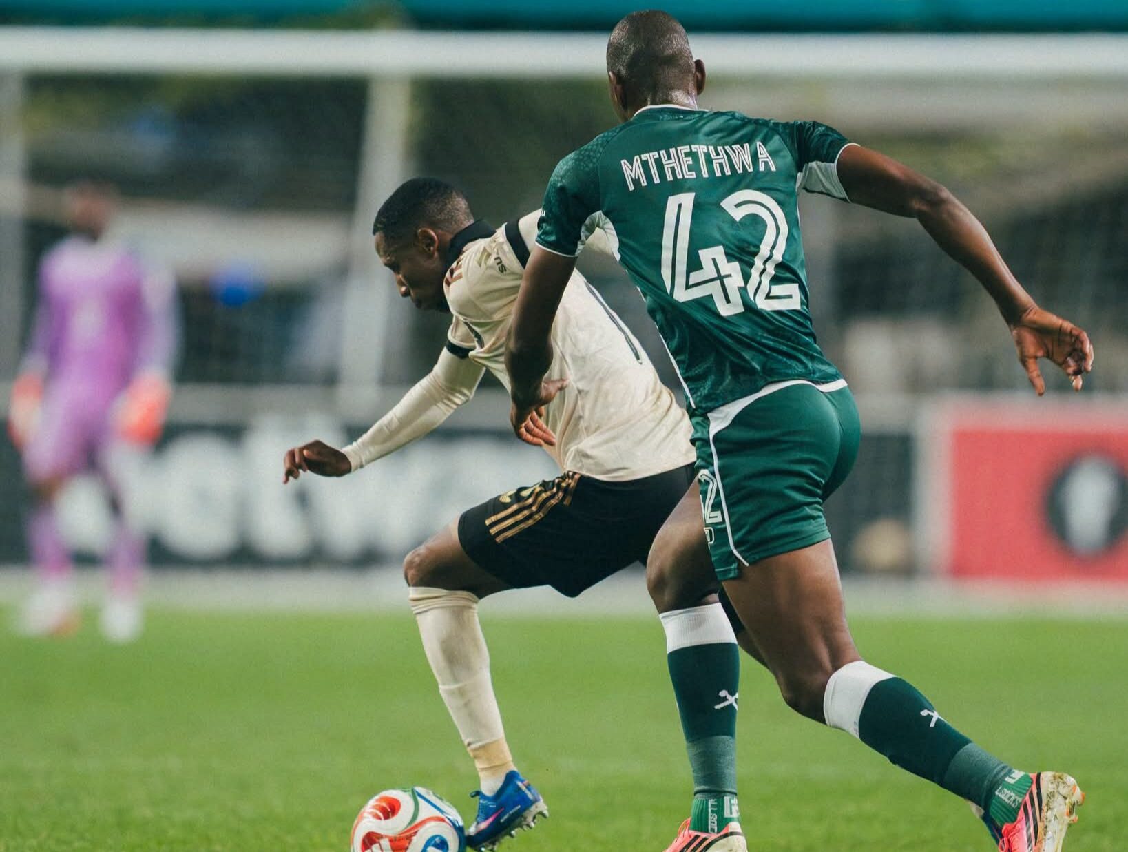 Sandile Mthethwa trying to tackle Tshepang Moremi at the Kings Park Stadium.
