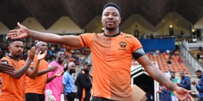 Puleng Marema in Polokwane City FC colours receiving a guard of honour