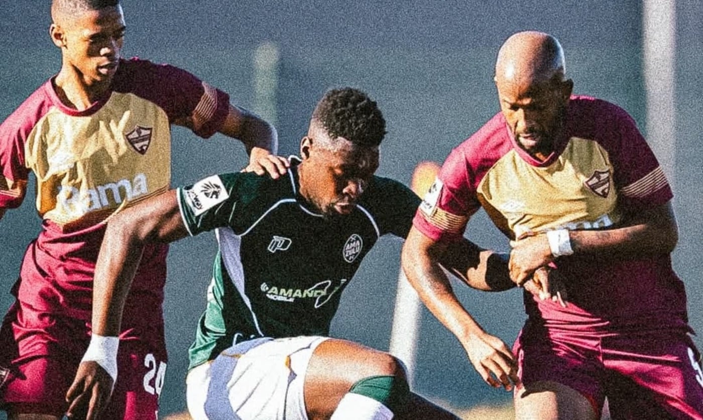 AmaZulu FC star Thandolwenkosi Ngwenya against Stellenbosch FC defenders.