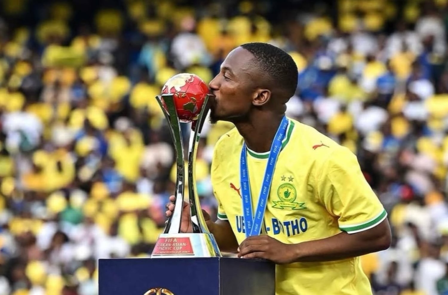 Mamelodi Sundowns star Cassius Mailula kissing the FIFA African-Asian-Pacific Cup