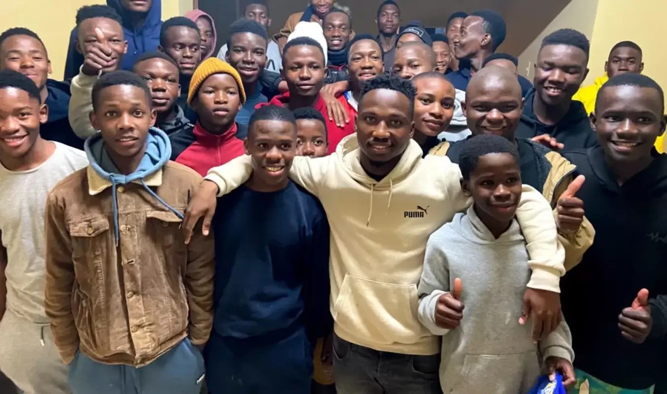 Cassius Mailula with Limpopo Sports School of Excellence players before his move to the MLS.
