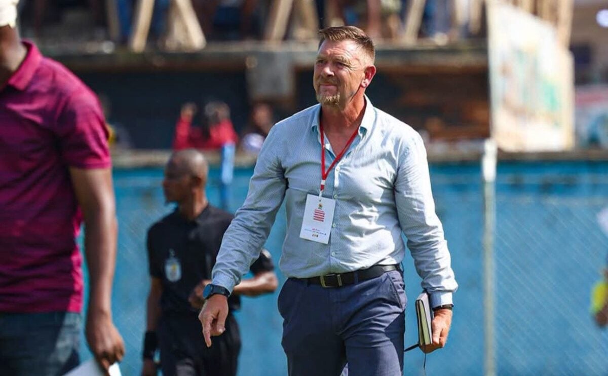 Eric Tinkler giving instructions on the bench for Asante Kotoko SC.