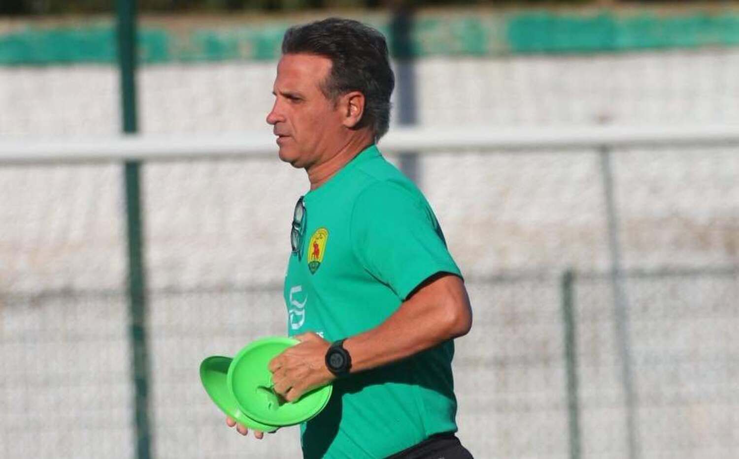 Paulo Duarte conducting a training session with Guinea
