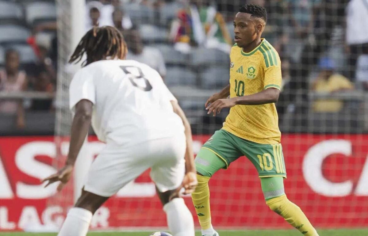 Bafana Bafana midfielder and former Betway Premiership star Relebohile Mofokeng tries to dribble past a Guinea player