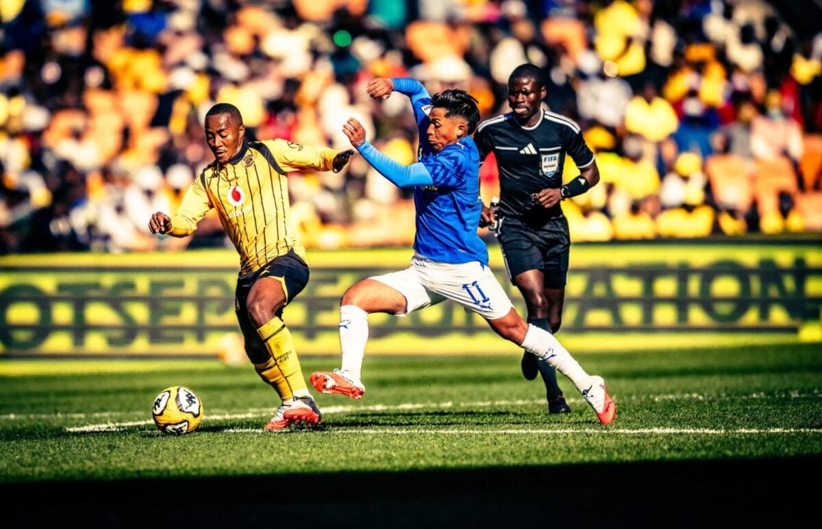 Sundowns' Marcelo Allende tussling for possession with Chiefs' Lebo Maboe
