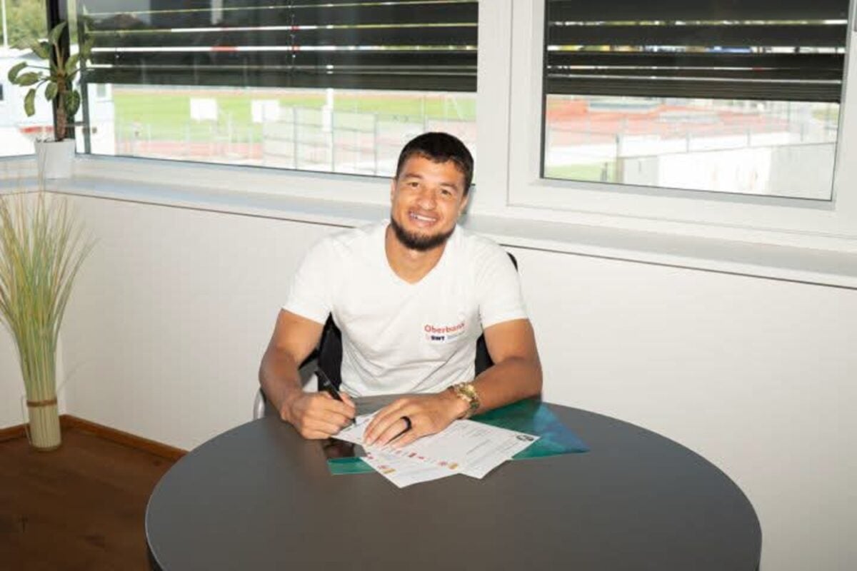 Yusuf Maart singing his new deal at SV Ried
