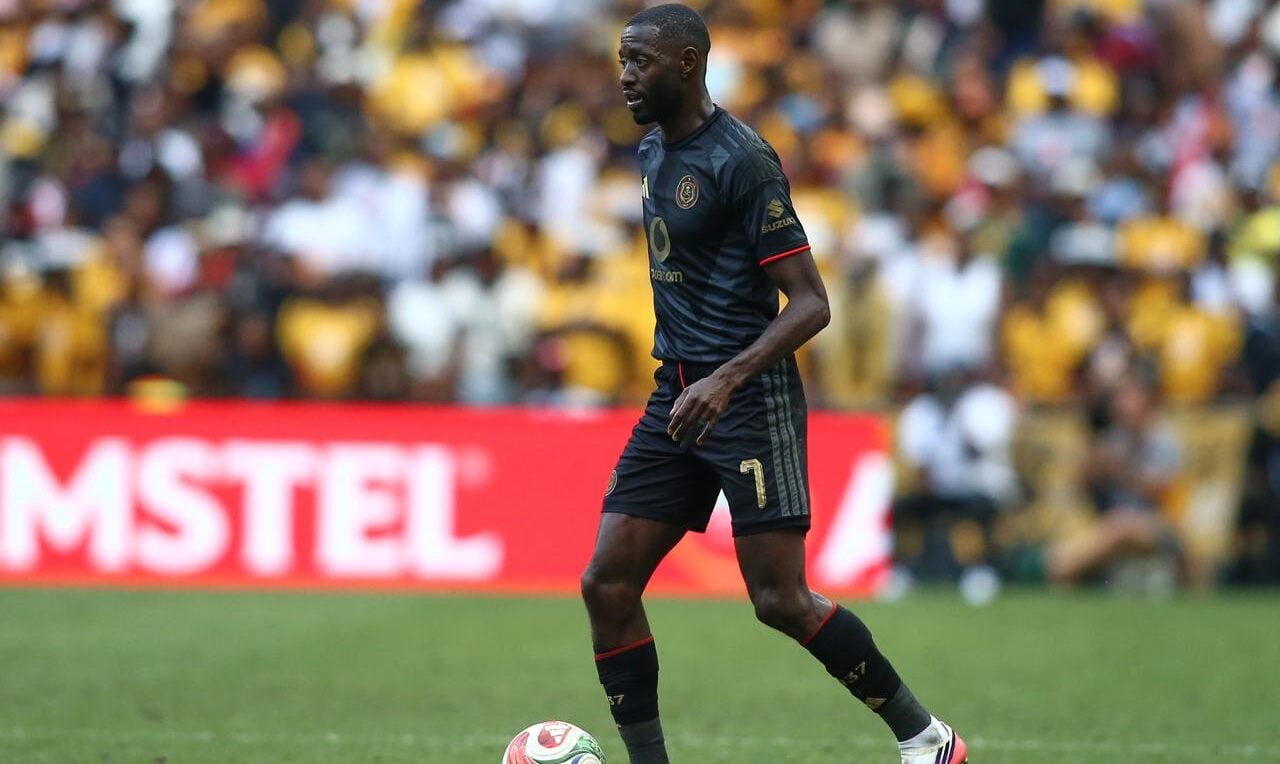 Deon Hotto started the Soweto Derby at right-back before moving to his usual left-back position in the second half. Photo: Zamani Makautsi