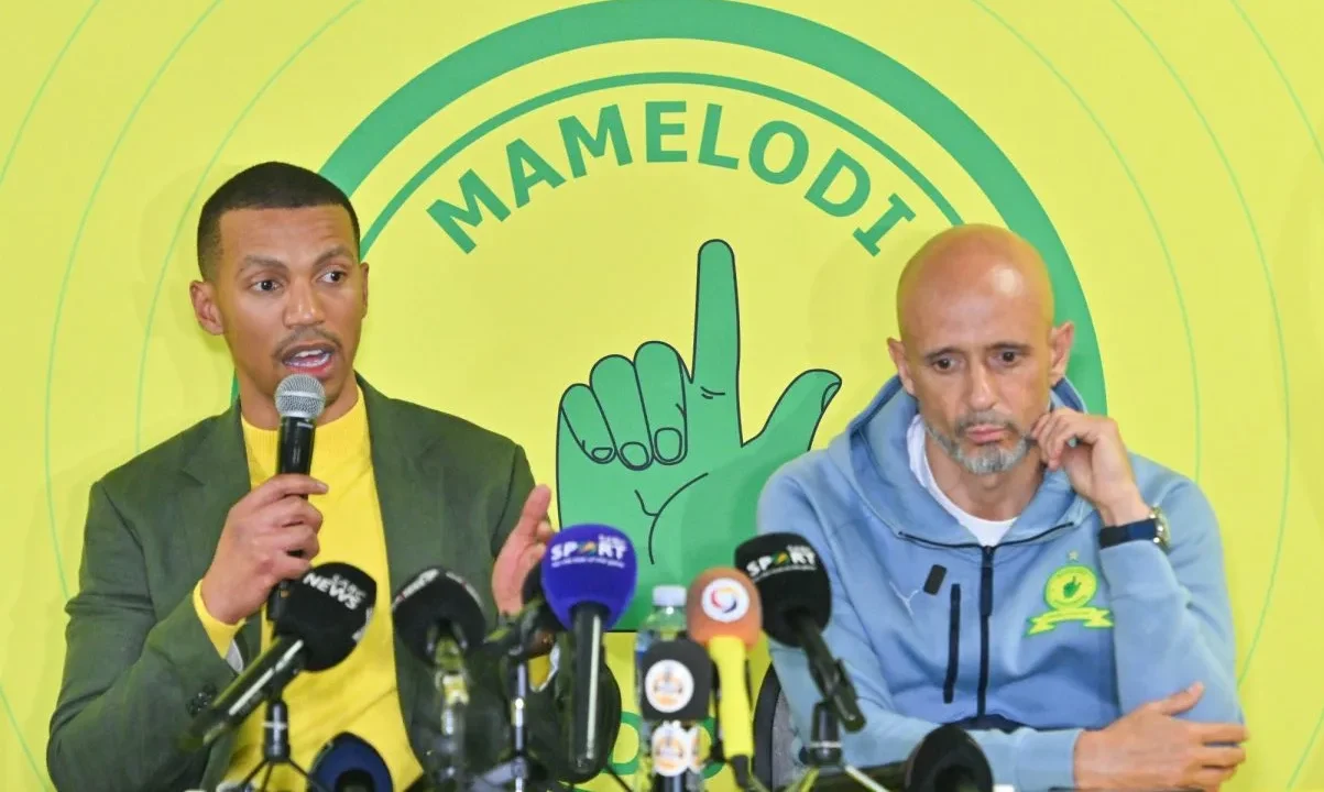 Mamelodi Sundowns chairman Tlhopie Motsepe and Miguel Cardoso