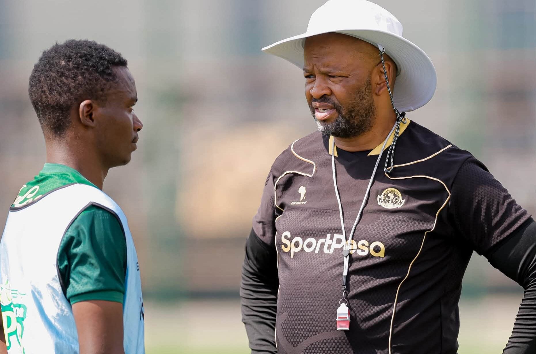 Manqoba Mngqithi with a player at Yanga SC