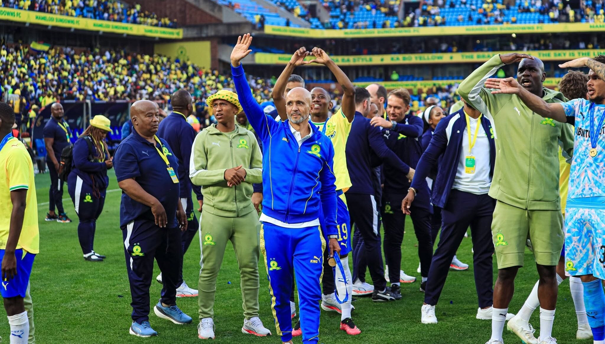 Miguel Cardoso with his team after a game