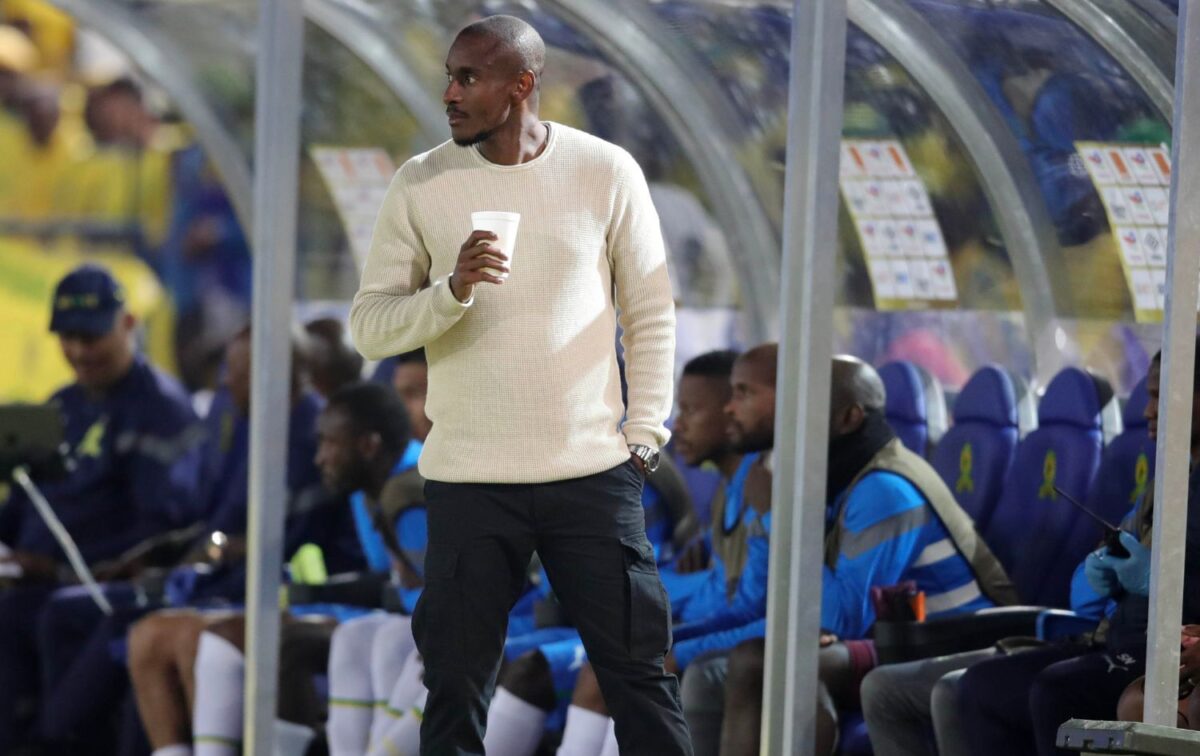 Rulani Mokwena on the Mamelodi Sundowns bench