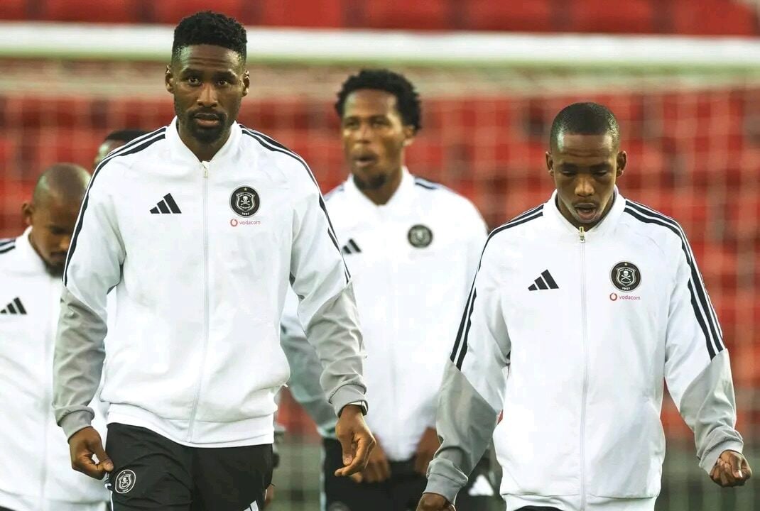Sipho Chaine with Orlando Pirates teammates 