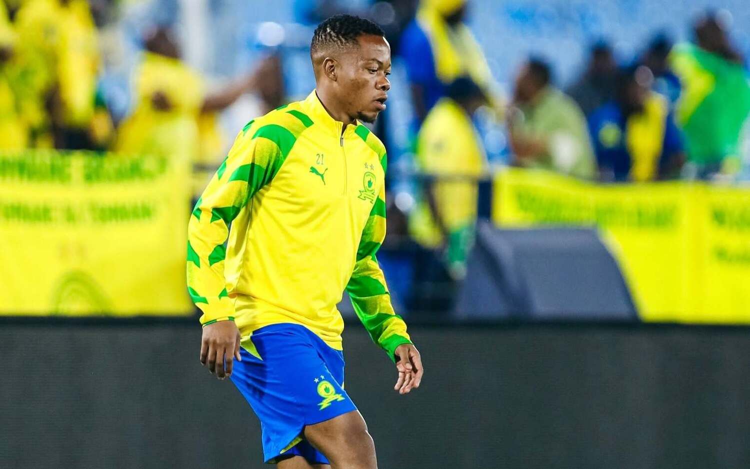 Sphelele Mkhulise during warm-up with Mamelodi Sundowns