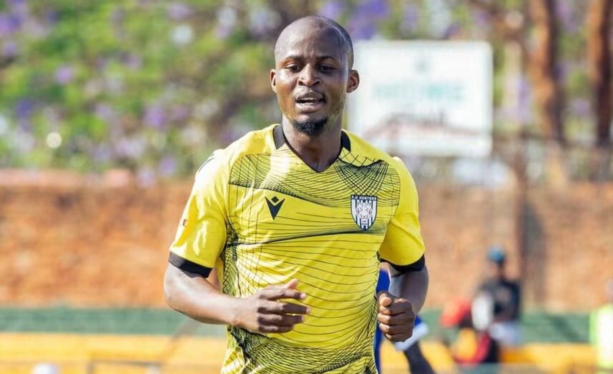 Terrence Dzvukamanja in FC Hunters colors
