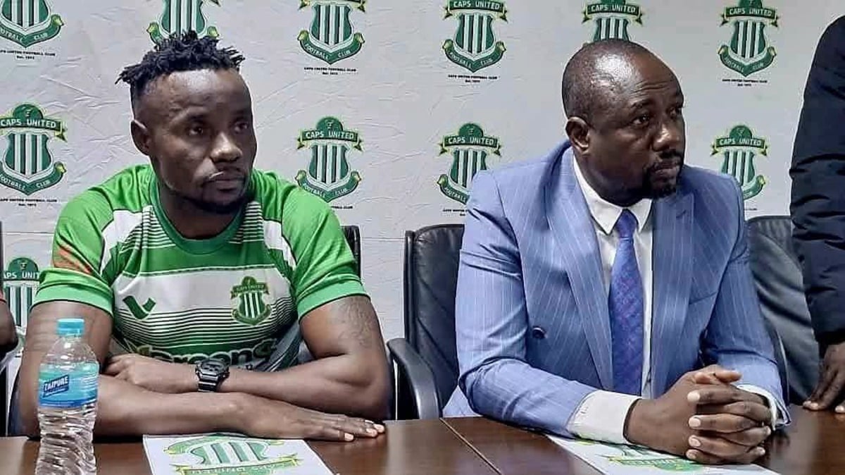 Washington Arubi alongside Caps United president Farai Jere