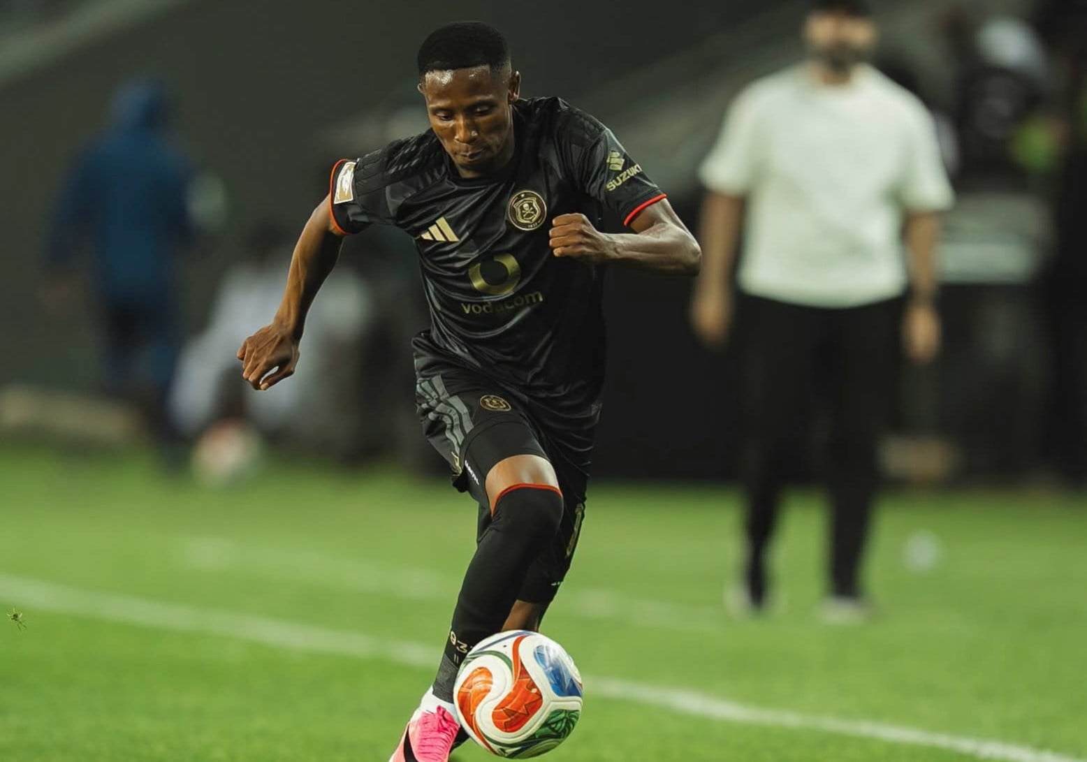 Tshepang Moremi controlling the ball at the Orlando Amstel Arena during an Orlando Pirates match. 